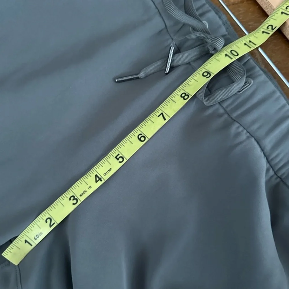 Lululemon on the fly‎ pants pull on ladies size 8 green